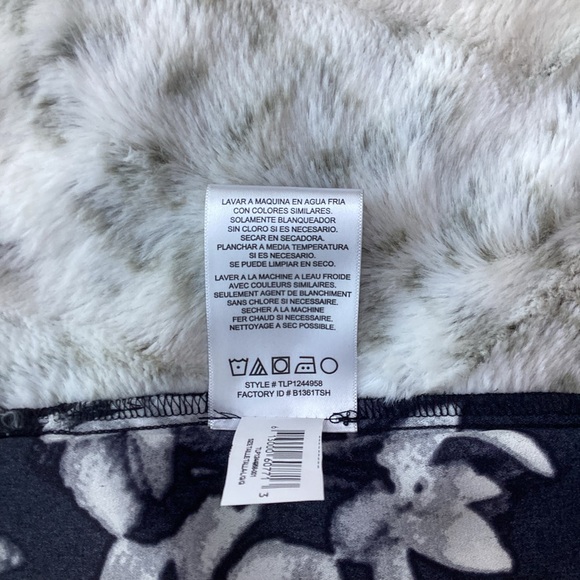 BCBGMAXAZRIA Layered Top NWT - Picture 8 of 9